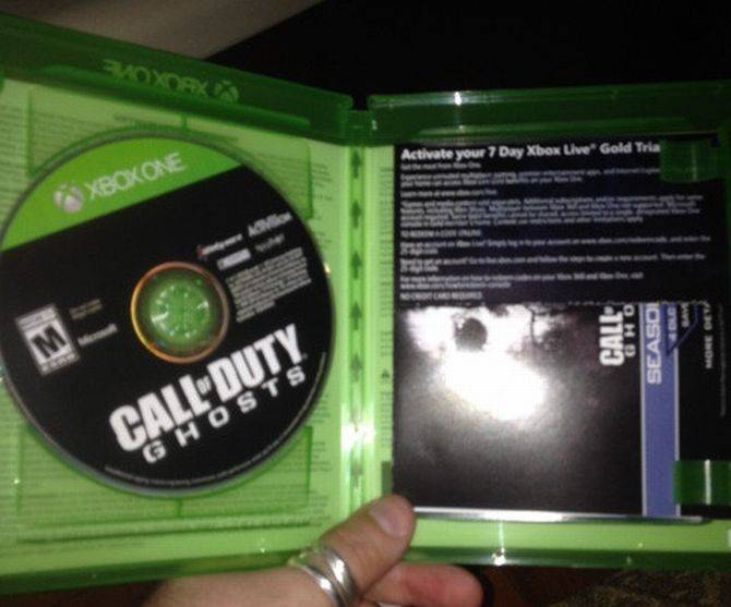 Inside View of Xbox One COD: Ghosts Game Case Reveals Disc On the ...