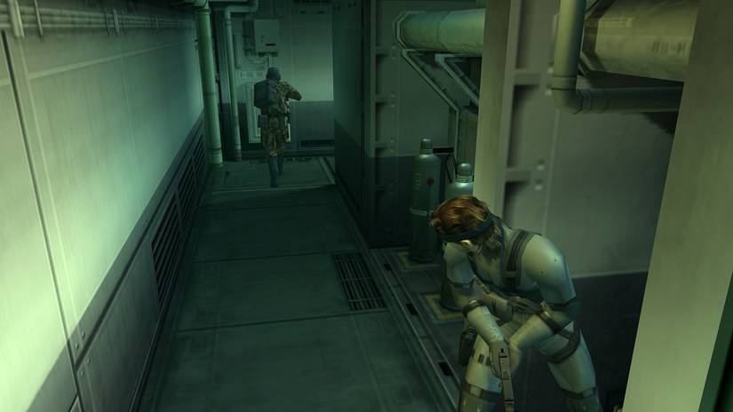 Solid Snake stares at enemy soldiers around a wall in Metal Gear Solid 2: Sons of Liberty.