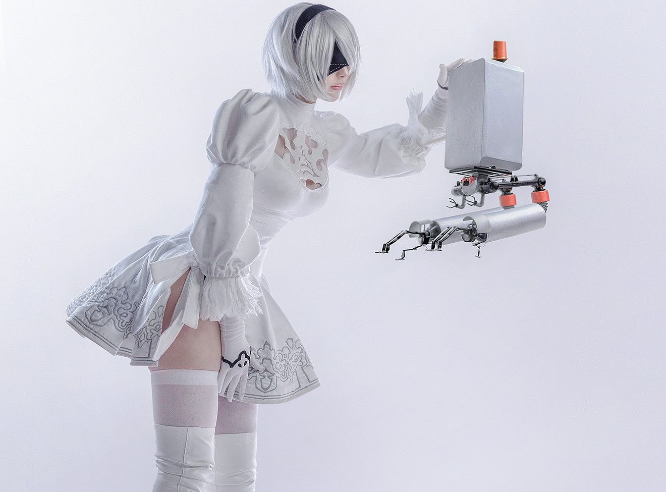 NieR Automata Cosplayer Takes 2B to Another Level