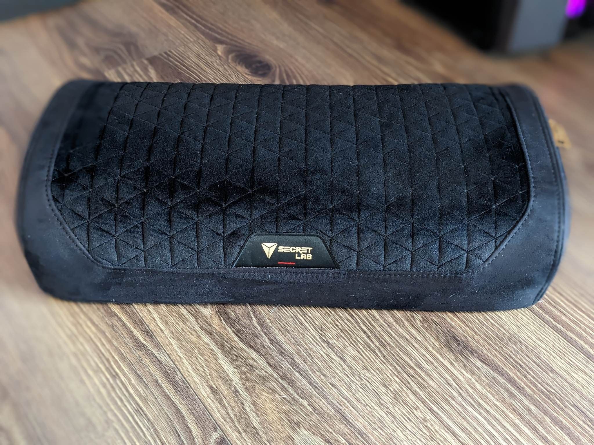 Secretlab Premium PlushCell Footrest Review Gaming Certified