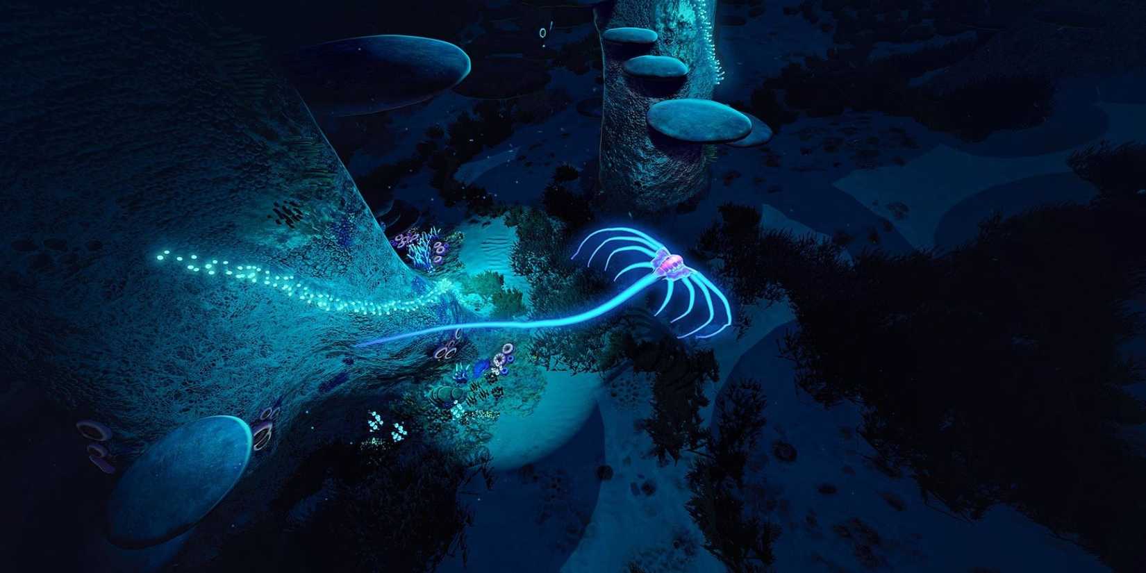 subnautica screenshot underwater glowing creature