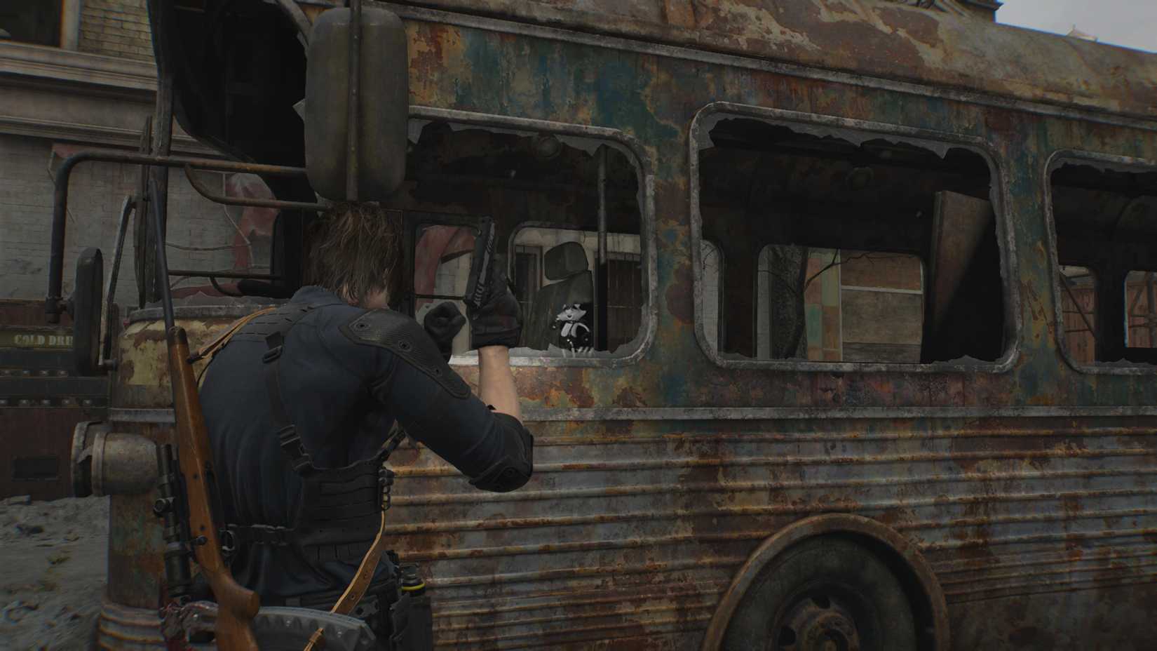 RE Requiem Mr. Raccoon Memoriam Raccoon City Bus Statue